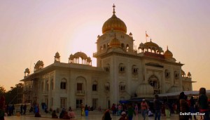 Bangla Sahib Gurudwara, Delhi. Delhi Agra Jaipur Golden triangle tour package of India