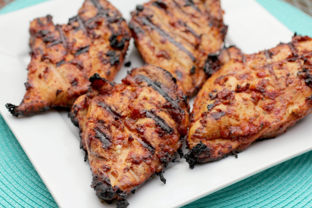 Lukhter is a combination of cooked dry meat and chilli flakes from the King chilly or Bhut Jolokia. Like the norm goes with Arunachal, this too is just a side dish meant to be eaten with rice.