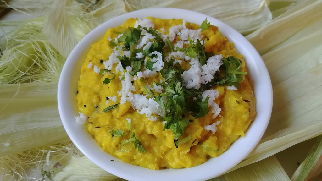Bhutte Ka Kees dish is only made in Madhya Pradesh and is a healthy and yummy food that is made with grated corn kernels cooked in spices, coconut and skimmed milk which adds a slightly sweet taste to the dish. Mustard seeds and green chillies are further added to enhance the taste.