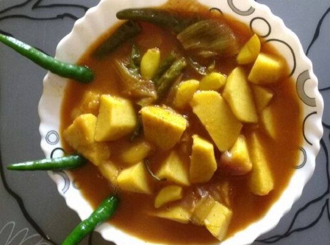 Hinkejvu is a dish made of French beans,mustard leaves, colocasia, shredded cabbage leaves. The ingredients are boiled in water and the real flavour comes from assorted greens.