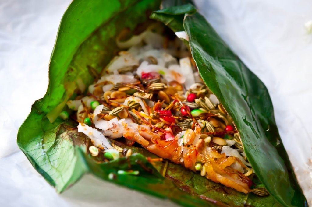Bhopali Paan has wide ranging toppings which vary from distinct types of dry fruits to supari. The Paan is almost considered a must have for those who want to give a grand finishing touch to their meal. While the toppings in Paan include Chuna, Kattha and supari one can even get it customized.